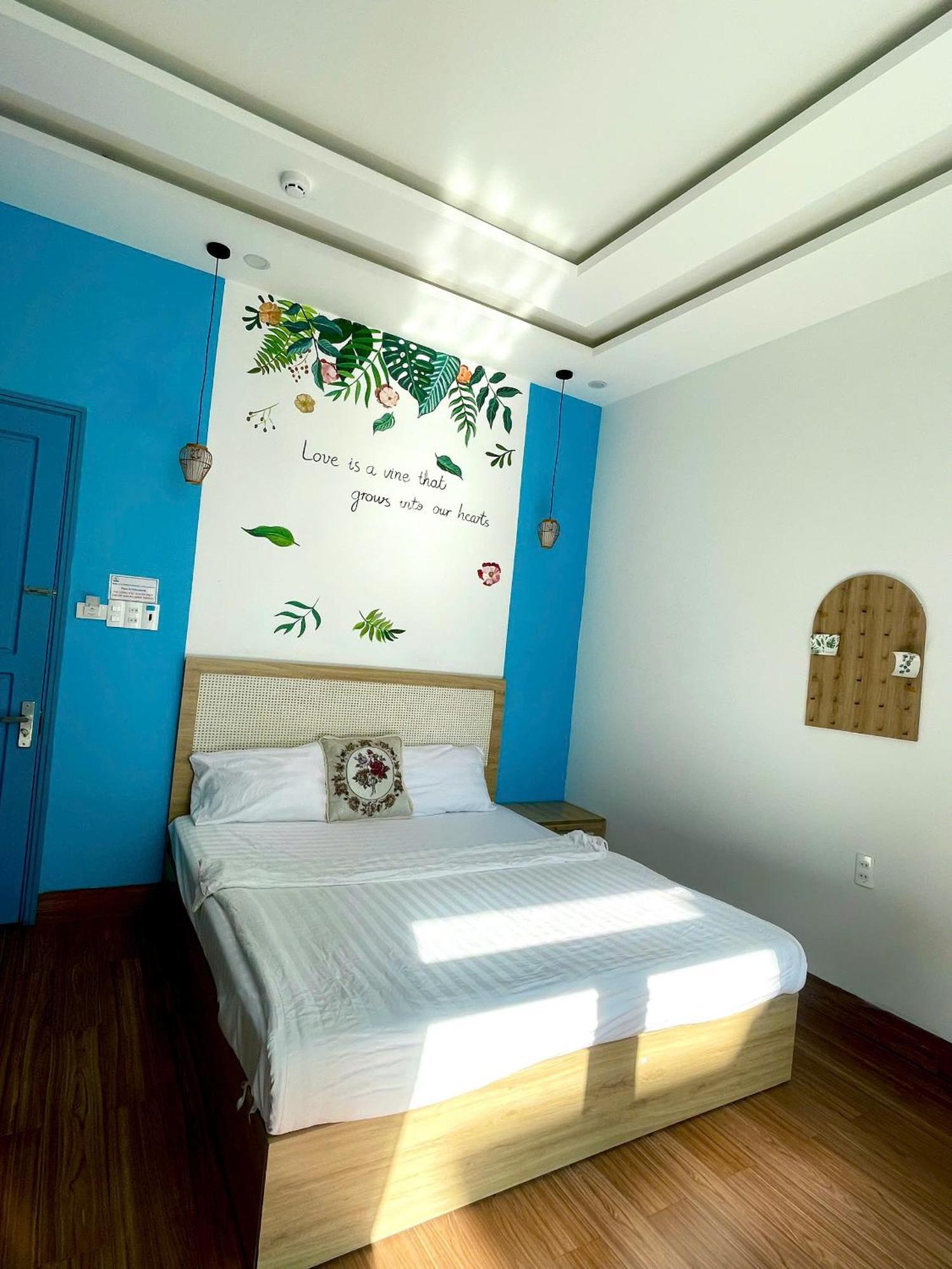 Santorini House And Coffee Hotel Da Nang Exterior photo